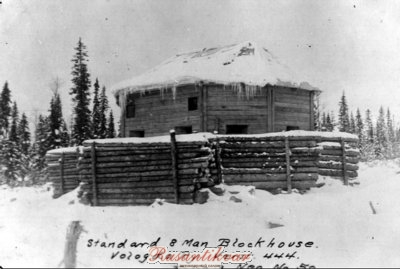 Blockhouse_standard_8_man_at_Verst444_VologdaRR.jpg