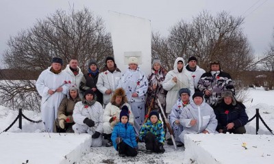1.У братской могилы гвардейцев в д. Лёскино..jpg