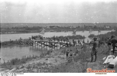Bundesarchiv_B_145_Bild-F016198-35,_Rumänien,_Brückenbau_am_Pruth.jpg