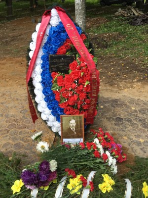 8.На месте захоронения П.К. Смирнова в Погорелом Городище....JPG