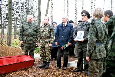 4. Захоронение Озорнина А.П. и лётчиков.jpg