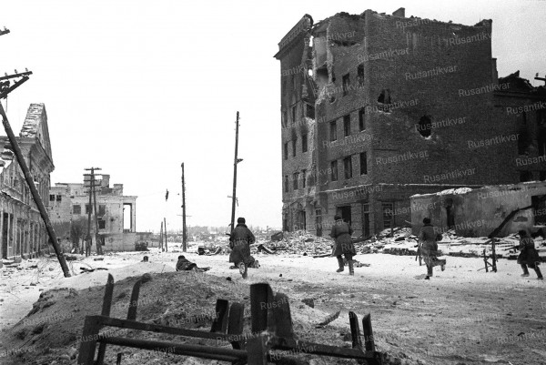 10.Великие Луки, освобождение. Фото В. Гребнева..jpg