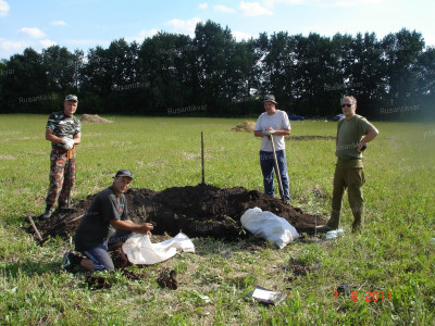 7.Поиск в р-не совхоза Урожайный, август 2011 года Владимир Чижевский, Анатолий Фартушный, Юрий Моргун, Вадим Тодоров..jpg