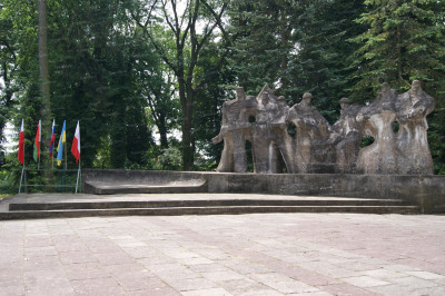 13. Памятник на советском воинском кладбище в Хойне..JPG