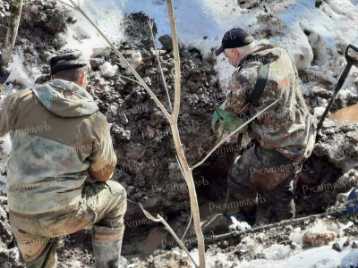4.На месте падения Ла-5, Лиозненский район. В русле ручья на дне оврага начинают попадаться фрагменты мотора..jpg