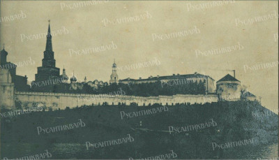 Вид на Казанский кремль, место дислокации Казанского военного училища, верхний этаж которого виден над кронами деревьев за крепостной стеной..jpg (104.68 КБ) 20142 просмотра Вид на Казанский кремль, место дислокации Казанского военного училища, верхний этаж которого виден над кронами деревьев за крепостной стеной..jpg