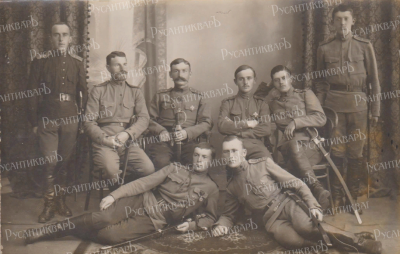 Верхний ряд, третий справа, прапорщик со знаком Казанского ВУ. 05.10.1916.png