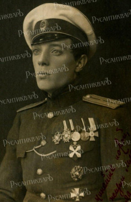 Поручик со знаками 2-го кадетского корпуса и Казанского ВУ..jpg