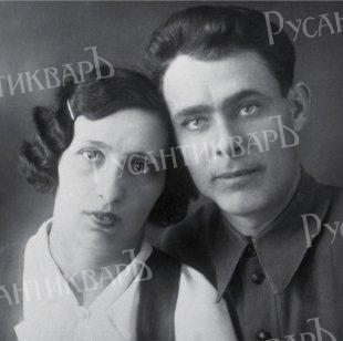 Л._И._Брежнев_с_женой_Викторией,_1927_год.jpg