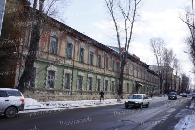 Здание бывшего юнкерского училища, угол улиц 5-й Армии (Троицкой) и Гашека (Юнкерского переулка). Фото - февраль 2010 года..jpeg