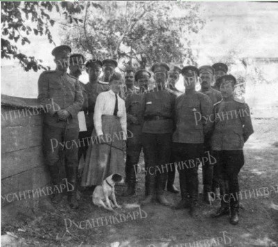 С сослуживцами по 19-й Сибирской стрелковой дивизии. 1917 год, Городок (Галиция).jpg