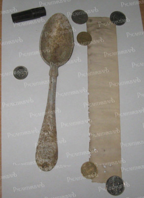 9. Медальон и ложка Н.И. Кизрякова.JPG
