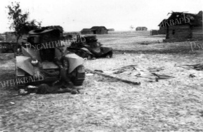 4. Подбитые советские танки при Романищах. 1941г. Фото 260 пд немцев.jpg