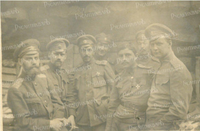 272-й пехотный Гдовский полк. А.Г. Серга -пятый слева. Фото сделано в 1916 – начале 1917 гг..jpg