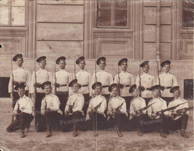 1914год,крестиком отмечен Зверев Орест Михайлович.jpeg