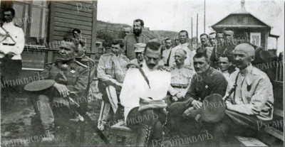 Вержбицкий с офицерами..jpg