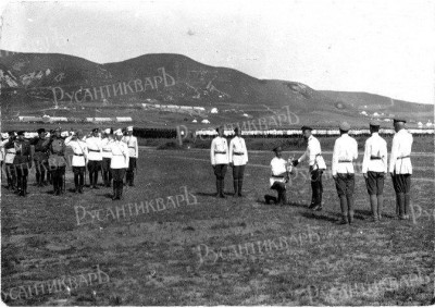 Русское воинство в Галлиполийском лагере в 1920.jpg