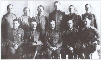 Группа чинов Русской армии ген. П.Н.Врангеля в Болгарии, 1921..jpg