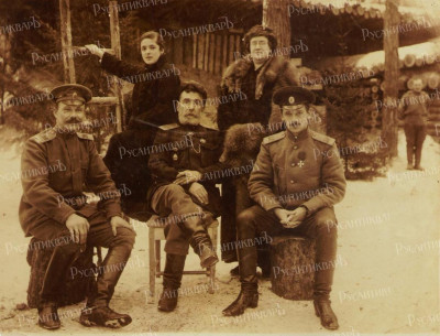 Полковник Михайлов А. Н. и капитан Бриммер К. В. с женами.jpg