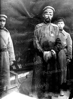 Барон Унгерн во время судебного процесса.jpg