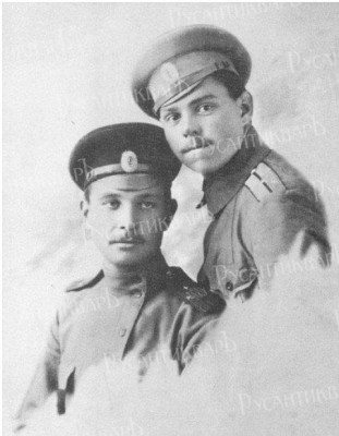 Прапорщик Василевский (справа) с боевым товарищем..jpg