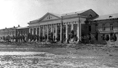 Фасад здания Ташкентского Военного училища..jpg