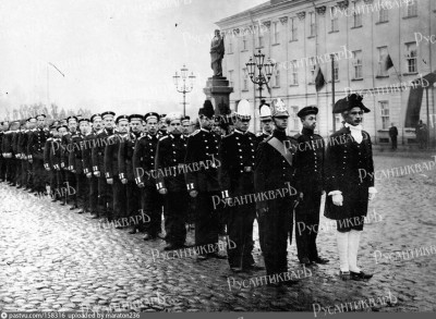 Строй гардемарин Морского инженерного училища в день празднования столетия заведения.jpg