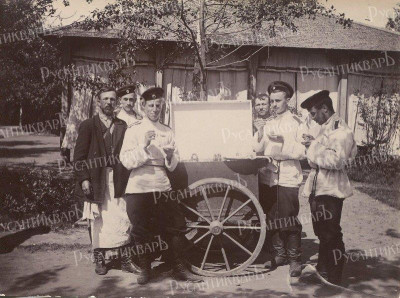 Философов Н. Н. с однокурсниками у тележки с мороженым 1898-1899.jpg.jpg