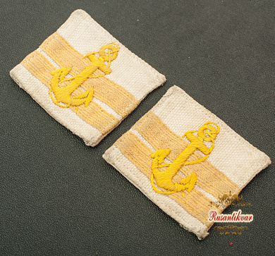 Погончики курсанта старшины 2 статьи на форменную рубашку белого цвета для военно-морских училищ корабельной и инженерно-корабельных служб образца 1943 г.