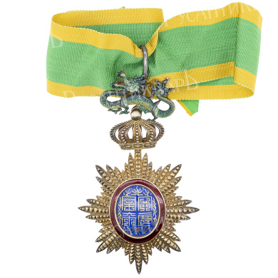 Аннам (Французский протекторат Аннам, 1874 - 1949 гг). Знак Императорского ордена "Дракон Аннама", 3 степень. Командор.  Официальное вьетнамское название - "Đại Nam Long tinh Viện, тьы-ном" /  大南龍星院 (дай нам лонг тинь вьен); французское - "Ordre du Dragon