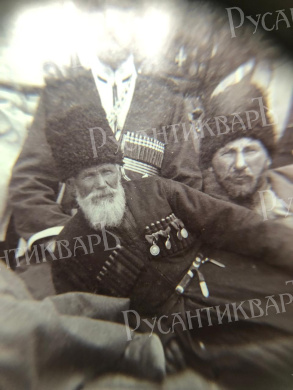 Комплект из трех двухсторонних фотографий из альбома с изображением Колюбакина А.М. с казаками 
