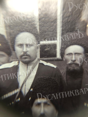 Комплект из трех двухсторонних фотографий из альбома с изображением Колюбакина А.М. с казаками 