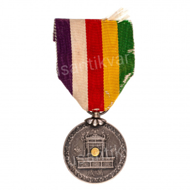 Япония. Памятная медаль в честь восшествия на престол Императора Сёва. В наградном футляре.