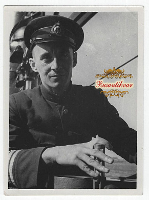 Командир подводной лодки "Щ-308" капитан-лейтенант Л. Н. Костылев.