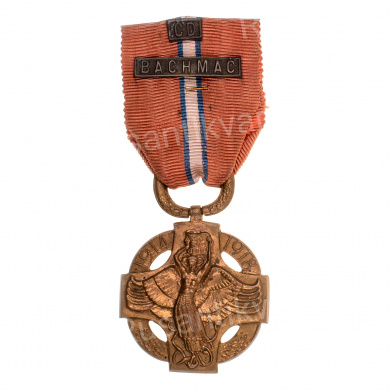 Чехословакия. Чехословацкая революционная медаль, на ленте с планками "BACHMAČ" и "ČD".