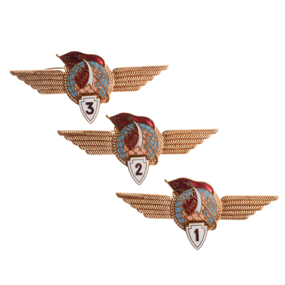 Три нагрудных знаков классности летчиков - космонавтов СССР, АРТИКУЛ ...