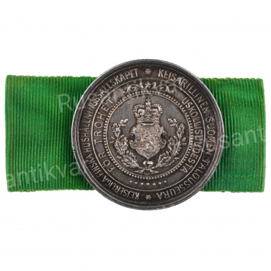 Медаль (брошь для женщин) Императорского Финляндского Общества сельского хозяйства, на ленте зеленого цвета.
