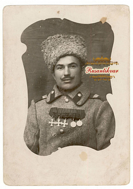 Старший фейерверкер, георгиевский кавалер Лазоренко.