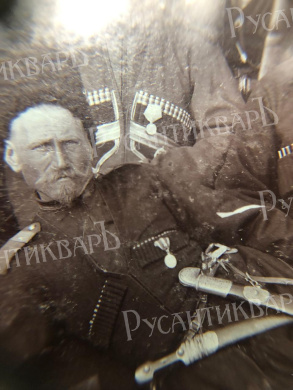 Комплект из трех двухсторонних фотографий из альбома с изображением Колюбакина А.М. с казаками 