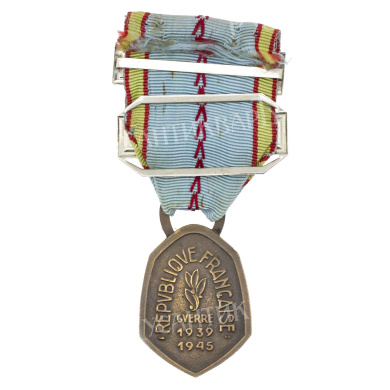Франция. Медаль в память войны 1939-1945 гг. с планками "ITALIE" и "ALLEMAGNE"