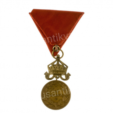 Болгария. Медаль "За Заслуги" 3 степени с портретом Царя Бориса III с короной, на ленте мирного времени. В оригинальном футляре.