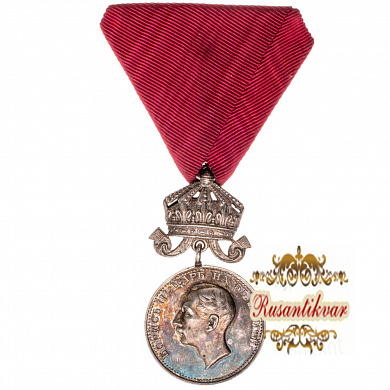 Болгария. Медаль "За Заслуги" 2 степени с портретом Царя Бориса III (1918 - 1943 гг) с короной. 
