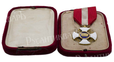 Италия. Знак Ордена "Короны Италии" 5 степень. В футляре.